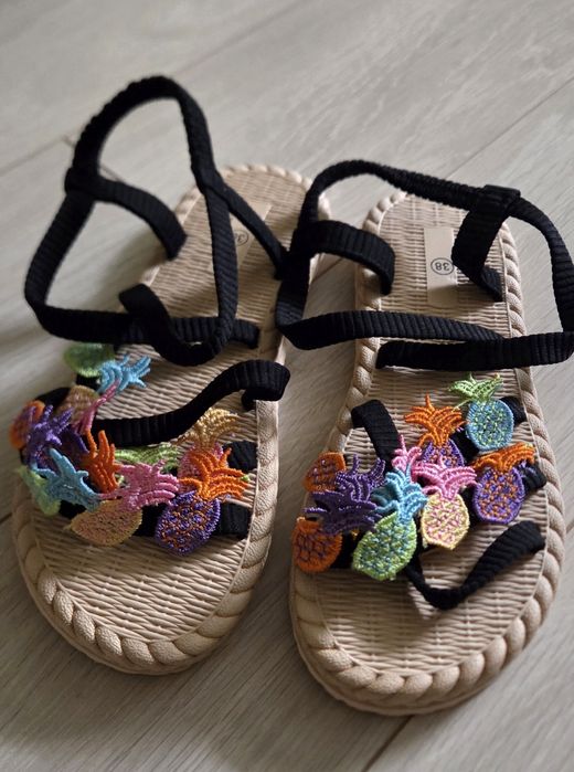 Zwiewne i wygodne damskie sandałki/ klapki na lato