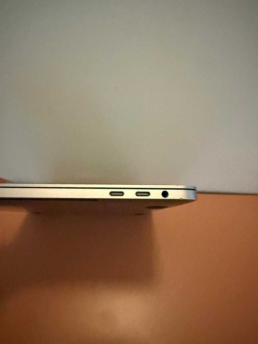 MacBook Pro 13,2 polegadas