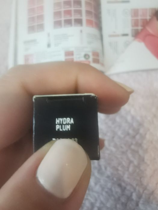 Nawilżająca matowa szminka z kwasem hialuronowym nowa. Kolor Plum
Zapr