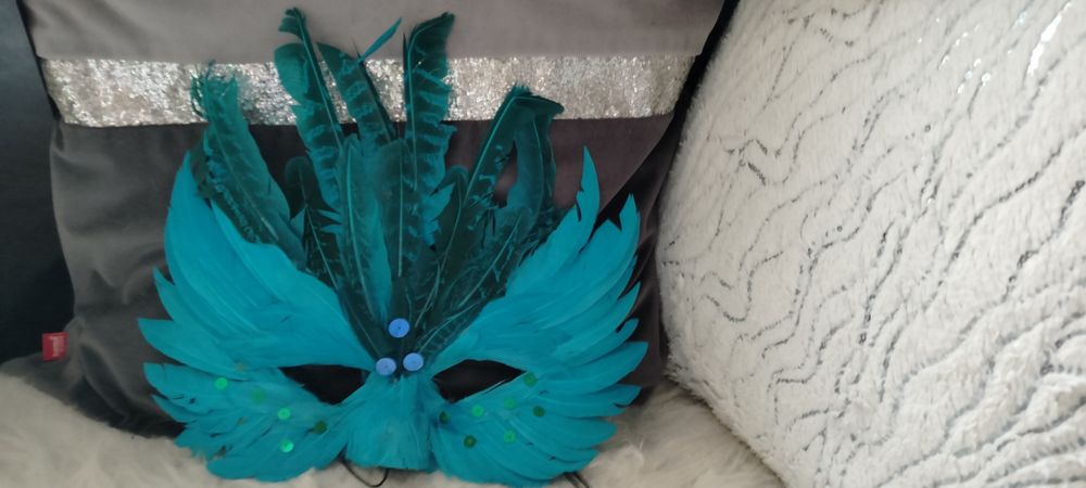Maska z naturalnymi piórami maska wenecka