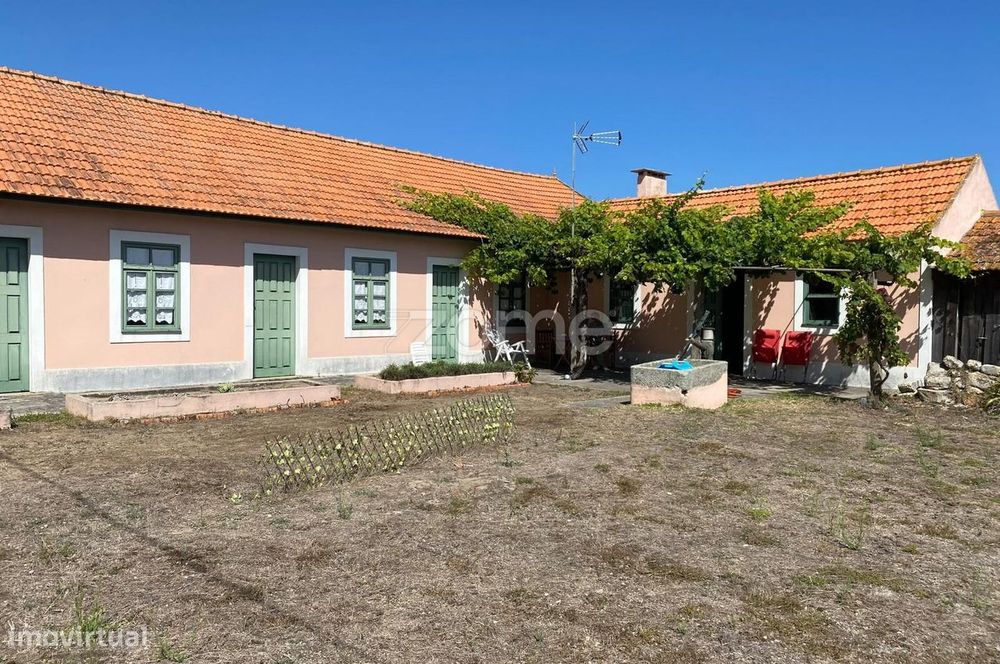 Casa térrea com terreno a 250 metros da praia da Torreira