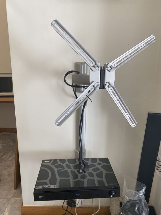 Suporte de parede para TV e aparelhos