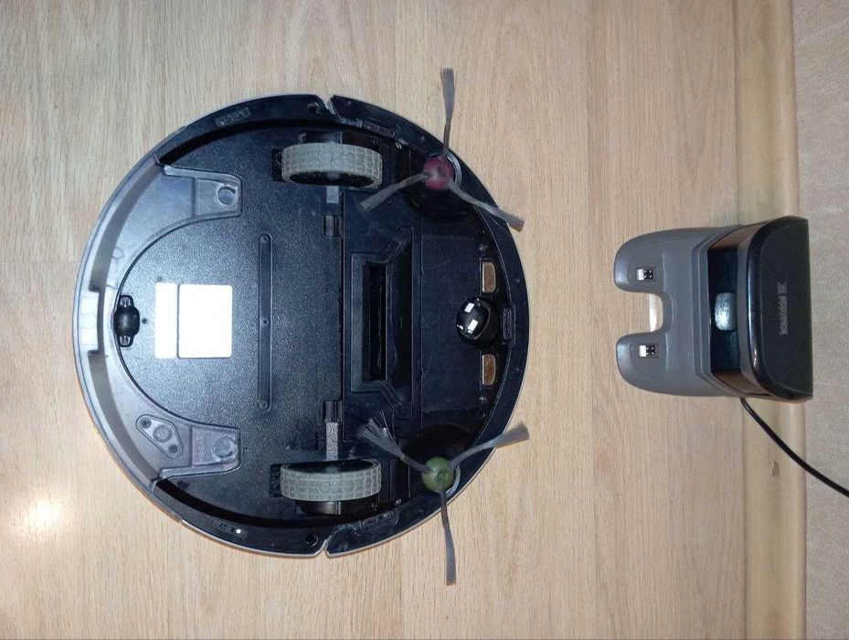 Робот-пилосос миючий Deebot Ecovacs 900