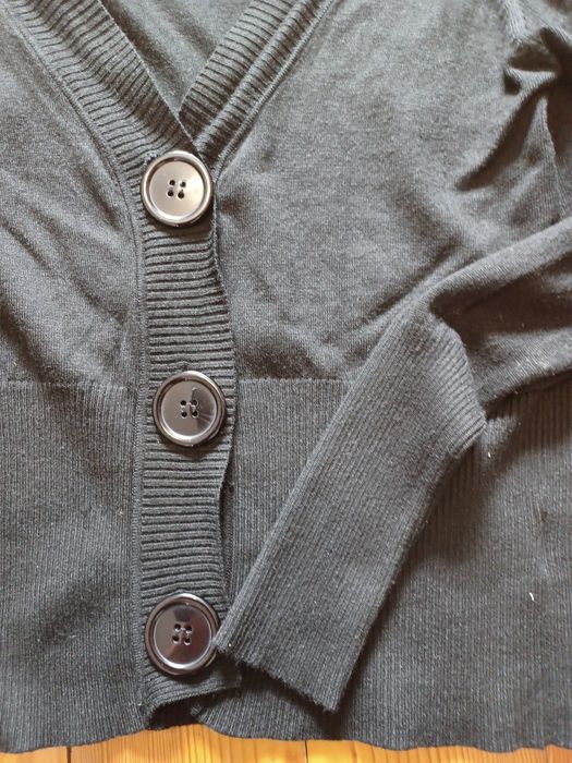 Sweter w serek rozmiar L/XL