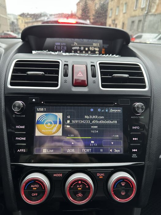 Продаю оригінальну магнітолу для Subaru