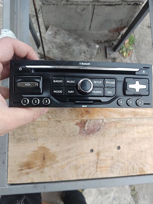 Продам автомагнитолу Peugeot RNEG с навигацией.