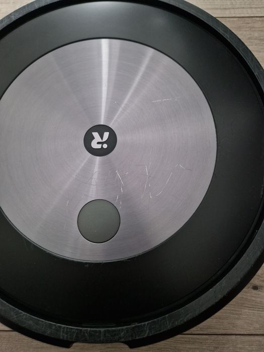 Robot sprzątający iROBOT Roomba j7+ ze stacją samoopróżniającą
