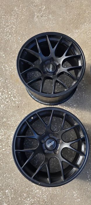 Jantes 18 originais Apex ARC-8
5x120
Frente: 18x10J ET25
Traseira: 18x11J ET44
5x120
Frente: 18x10J ET25
Traseira: 18x11J ET44