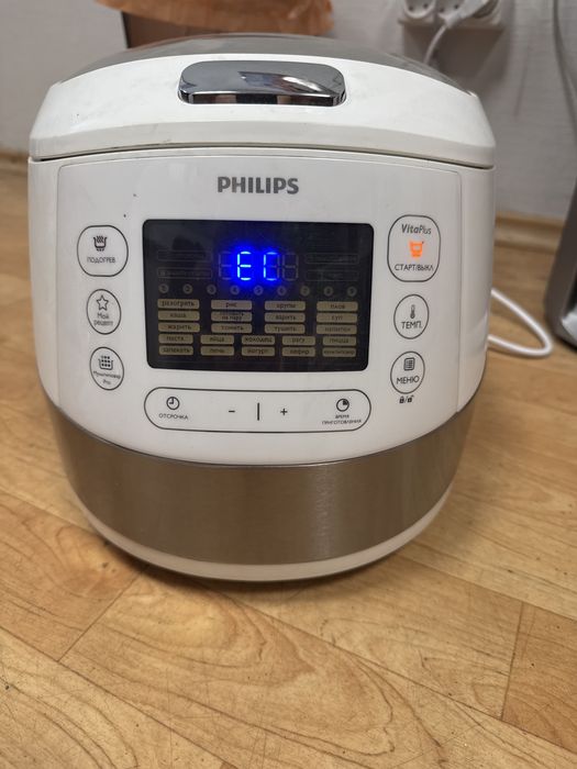 Мультиварка Philips HD4734/03, 5 л, 19 програм, VitaPlus. Повністю справна. Чаша в дуже хорошому стані, антипригарне покриття без пошкоджень.
