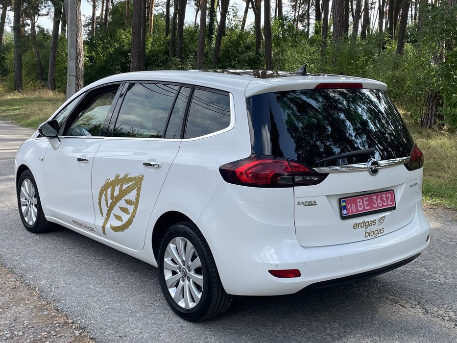 Свіжопригнана Opel Zafira Tourer 2013р.в  1.6 газ/бензин