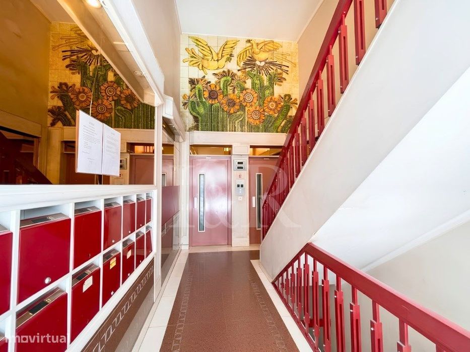 Apartamento T3 com varanda e estacionamento na Estrada da Luz, Lisboa