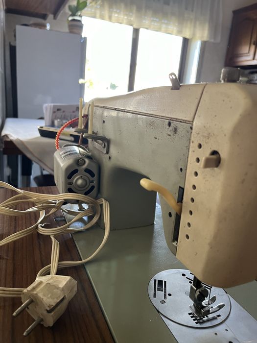 Máquina Costura Oliva 515