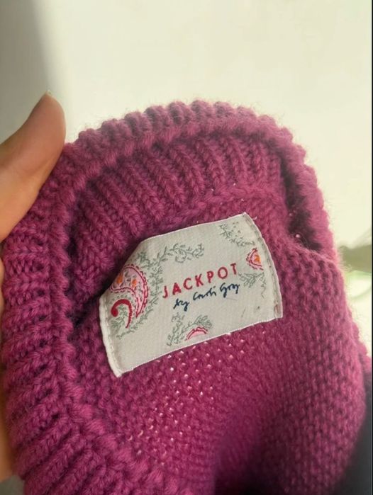 Wełniany fuksjowy sweter z golfem półgolfem fukcsja ponczo jackpot