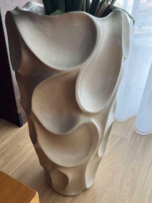 Vaso Decorativo Escultórico Moderno com Textura Ondulada