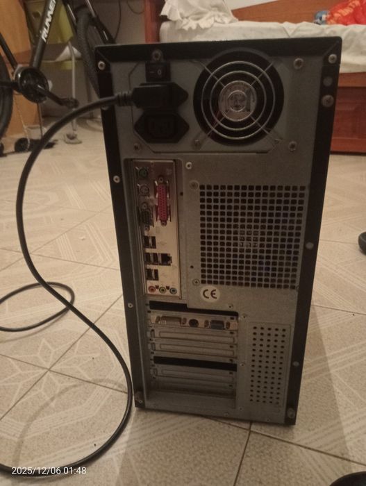 Computador Antigo Liga mas não sei se dá video não tenho como testar