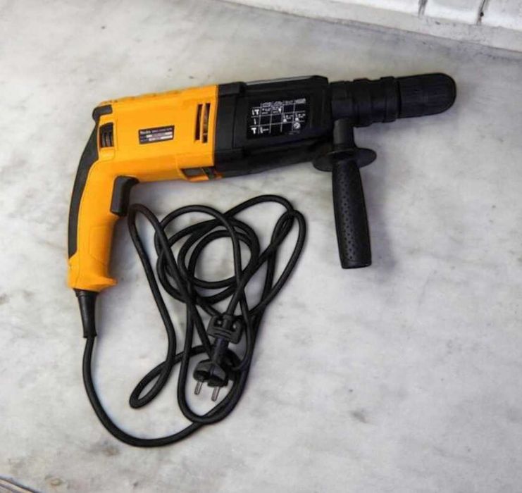 Професійний якісний перфоратор потужність 900 вт