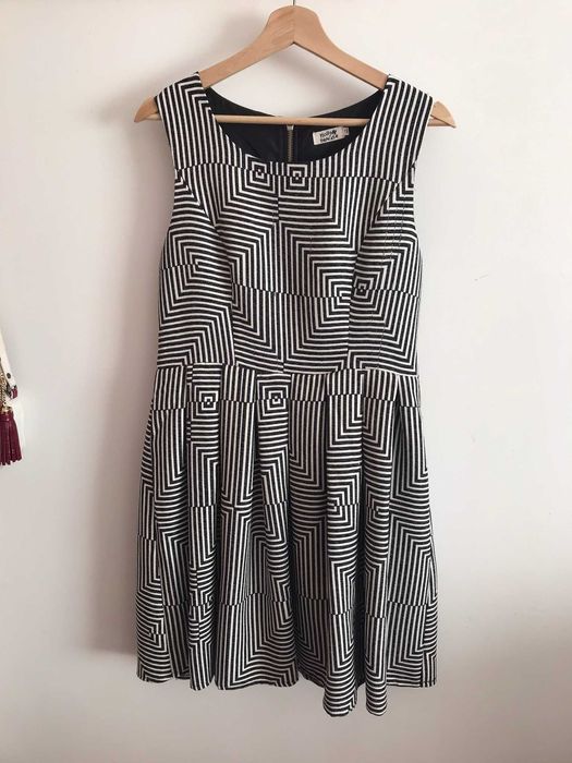 Vestido com roda branco e preto