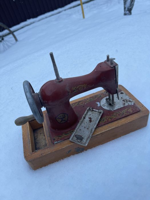 Продам Швейная машинка детская СССР