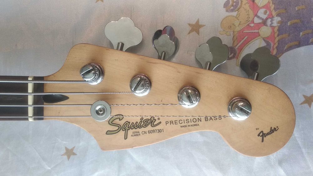 Gitara basowa Fender Squier Precision Bass.