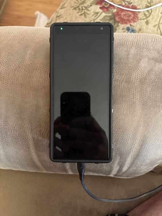 Sony Xperia телефон с чехлом