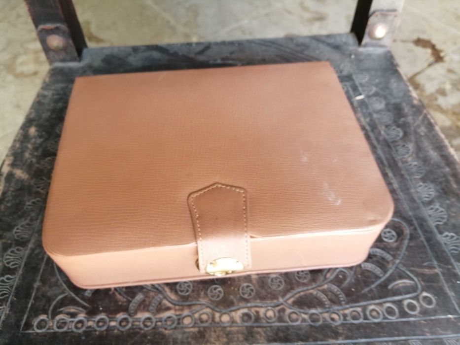 conj necessaire vintage , a fechadura nao funciona