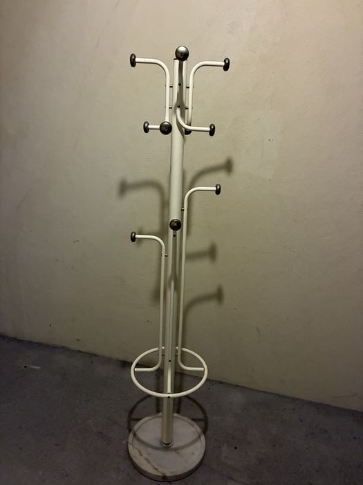 Cabide de chão em metal