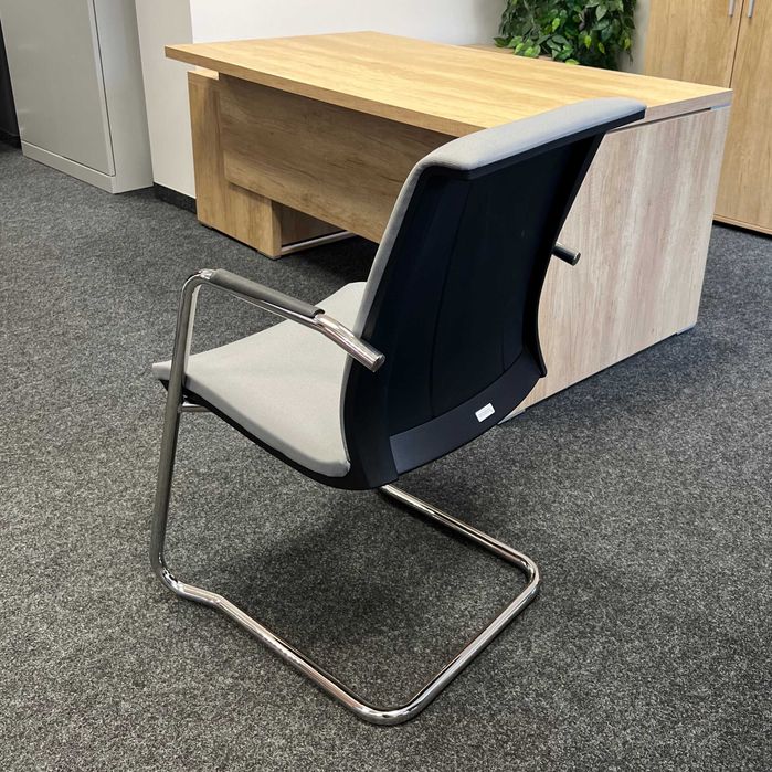 Krzesło konferencyjne na płozie Grospol Level V BT Arm chromowane