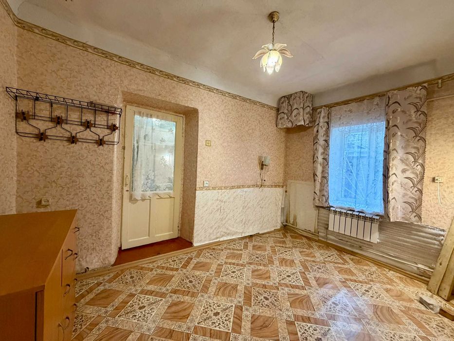 Продаю 2-кімнатну квартиру на землі, на розі вул. Даля та Кузнецької. Ц5