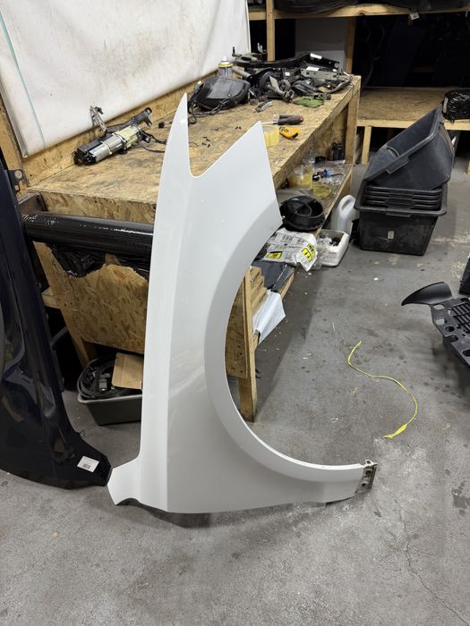 Крило праве Audi Q5 8R0 2008 -2016 рік LS9R біле