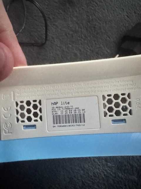 ROUTER ZYXEL VMG8324 KPL + router Hap lite