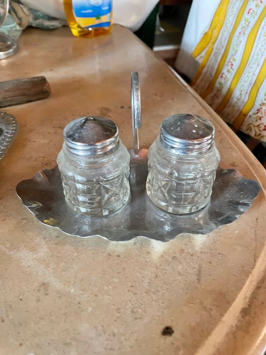 Peças em casquinha e vidro