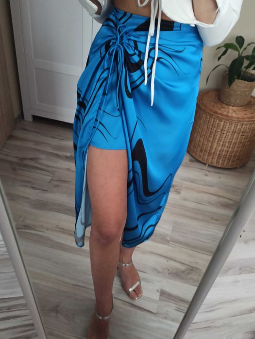 Spódnica damska asymetryczna mini wiązana niebieska s ala satyna