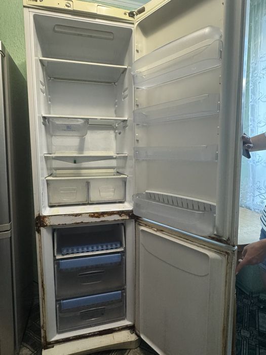 Продам б/у холодильник