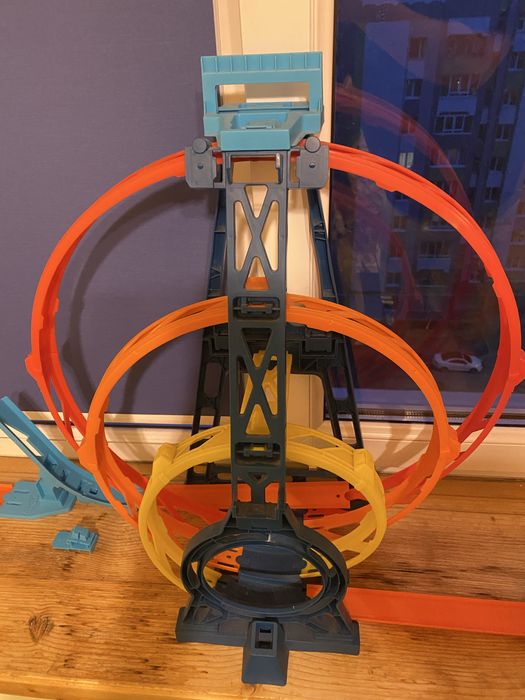 Трек Hot wheels потрійна петля