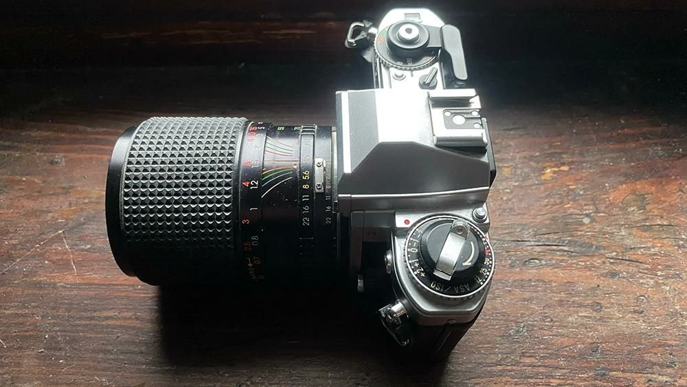 Плівковий фотоапарат Nikon FG з об'єктивом 58 мм. У робочому стані!