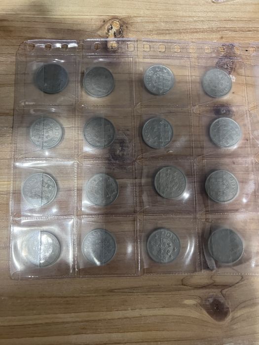 Conjunto moedas de colecionador antigas