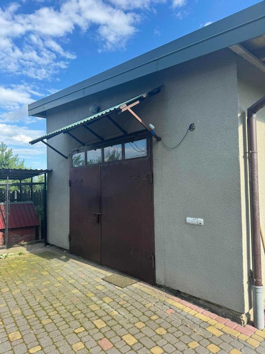 Житловий будинок та земельна ділянка 10 сот., м. Жовква