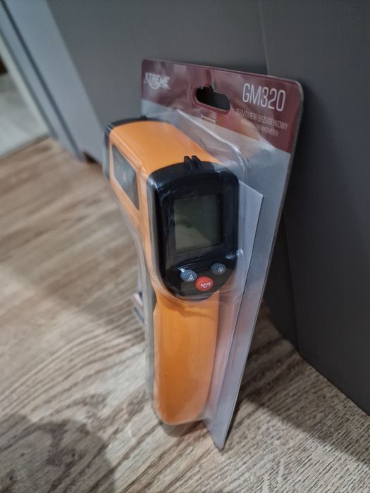 Termometr bezdotykowy -50 C - 400 C