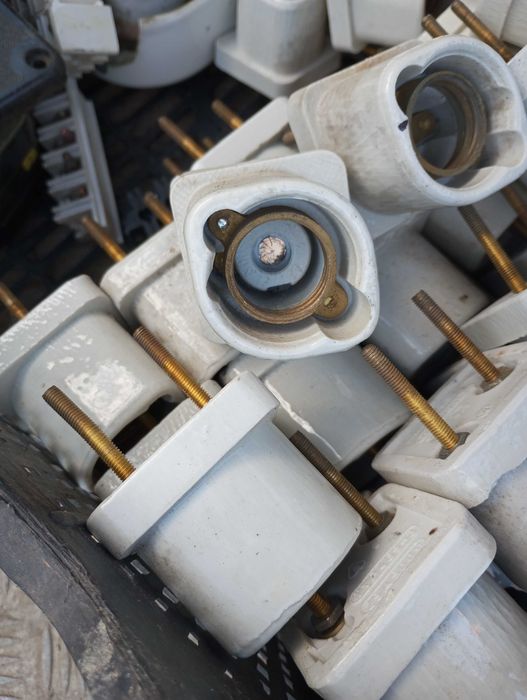 Porcelanowe oprawki do żarówki i bezpieczników