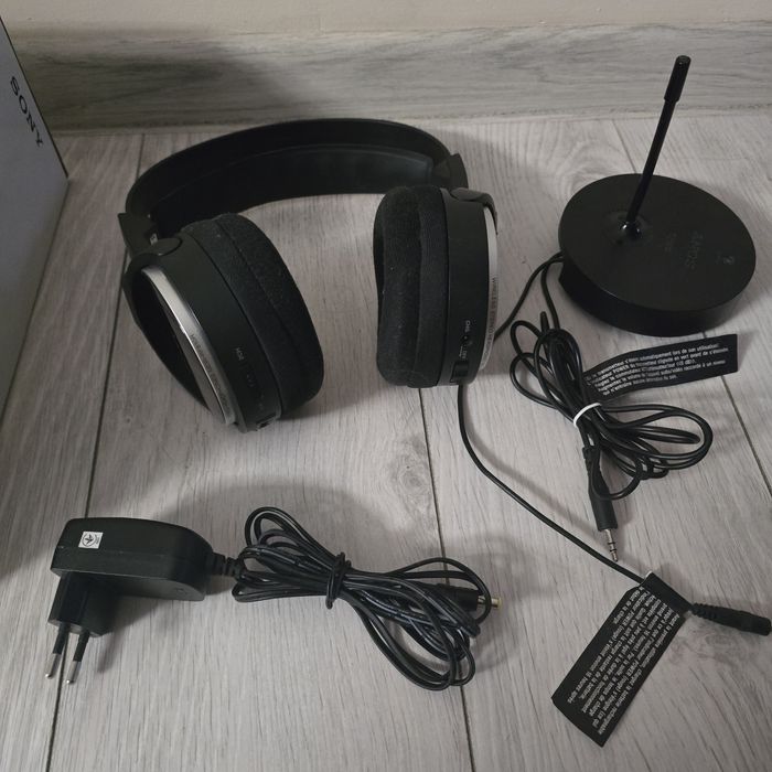 Słuchawki bezprzewodowe SONY MDR-RF810RK