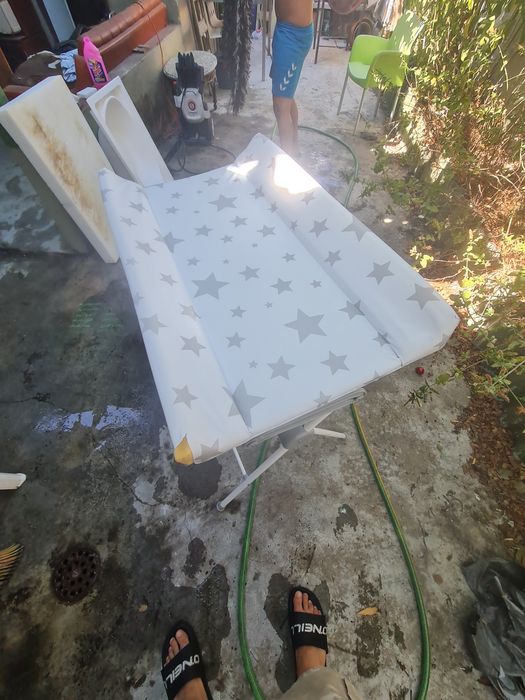 Banheira com muda-fraldas portátil da marca Plastimyr