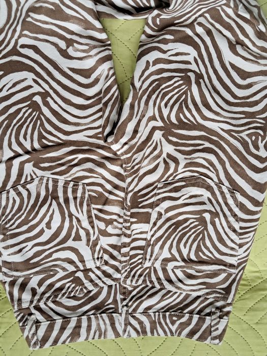 Spodnie jeansy, prosta nogawka