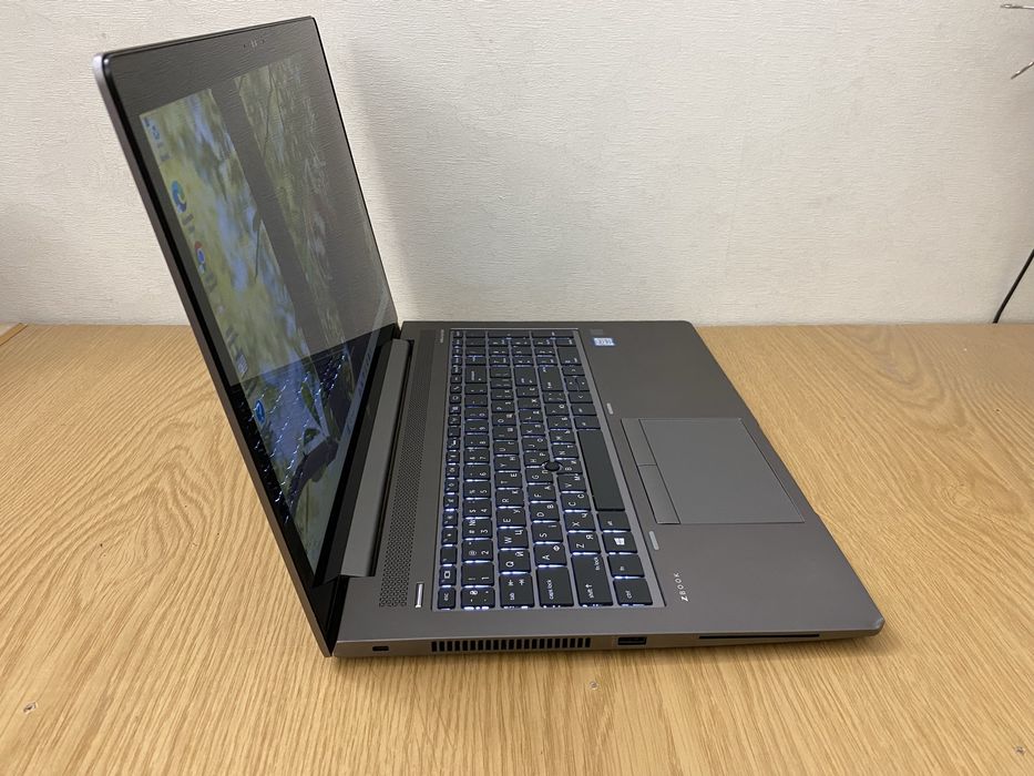 HP zBook 15u Toucn G5 i5-8250U/8-16/256 Radeon Pro 2Gb