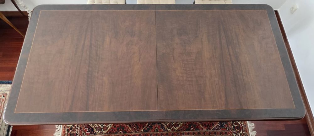Mesa de Refeições com seis cadeiras