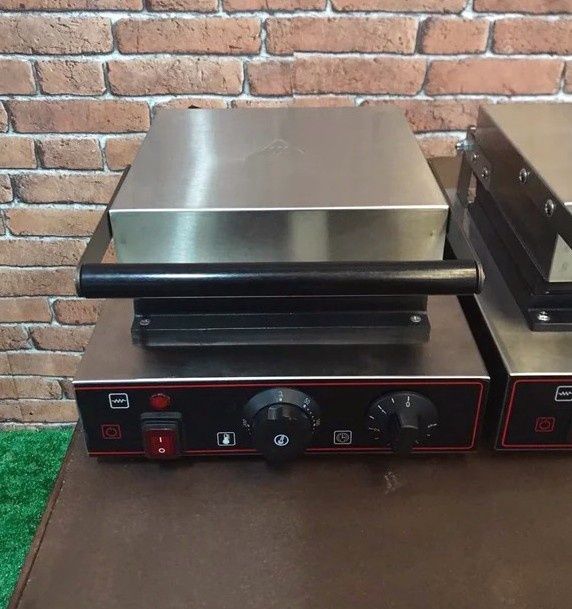 Máquina de waffles elétrica