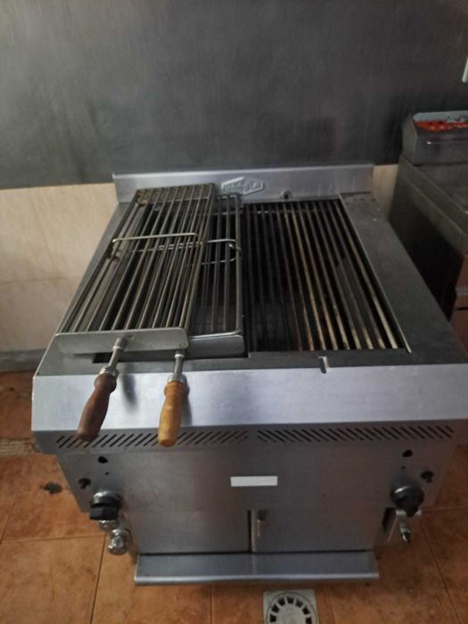 Grelhador Gresilva com Grelha e Espetos a Gás