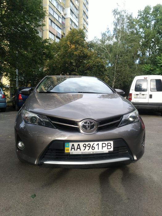 Тойота Auris 2013 1 4 газ/бензин