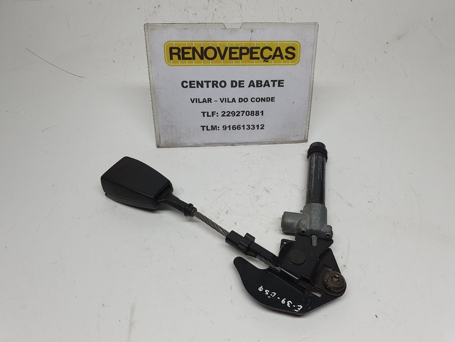 Encaixe de cinto frente esquerdo BMW 5 (E39)