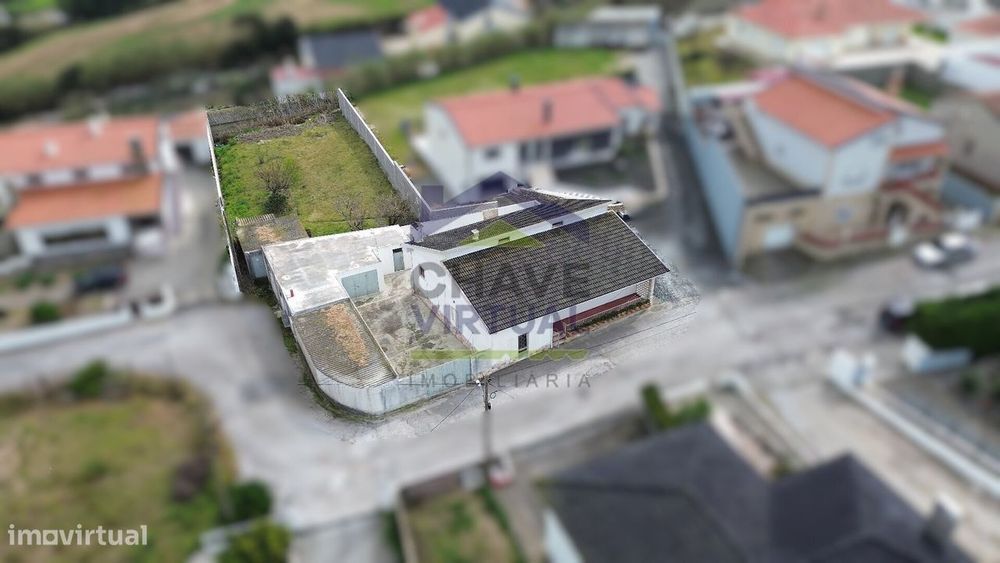 Moradia V3 com Terreno Urbano e Garagem - Seixal, Lourinhã