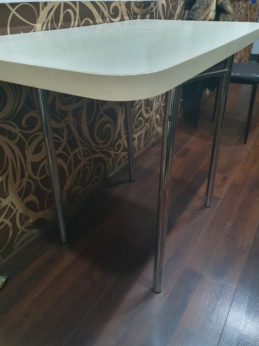 Столы кухонные обеденные